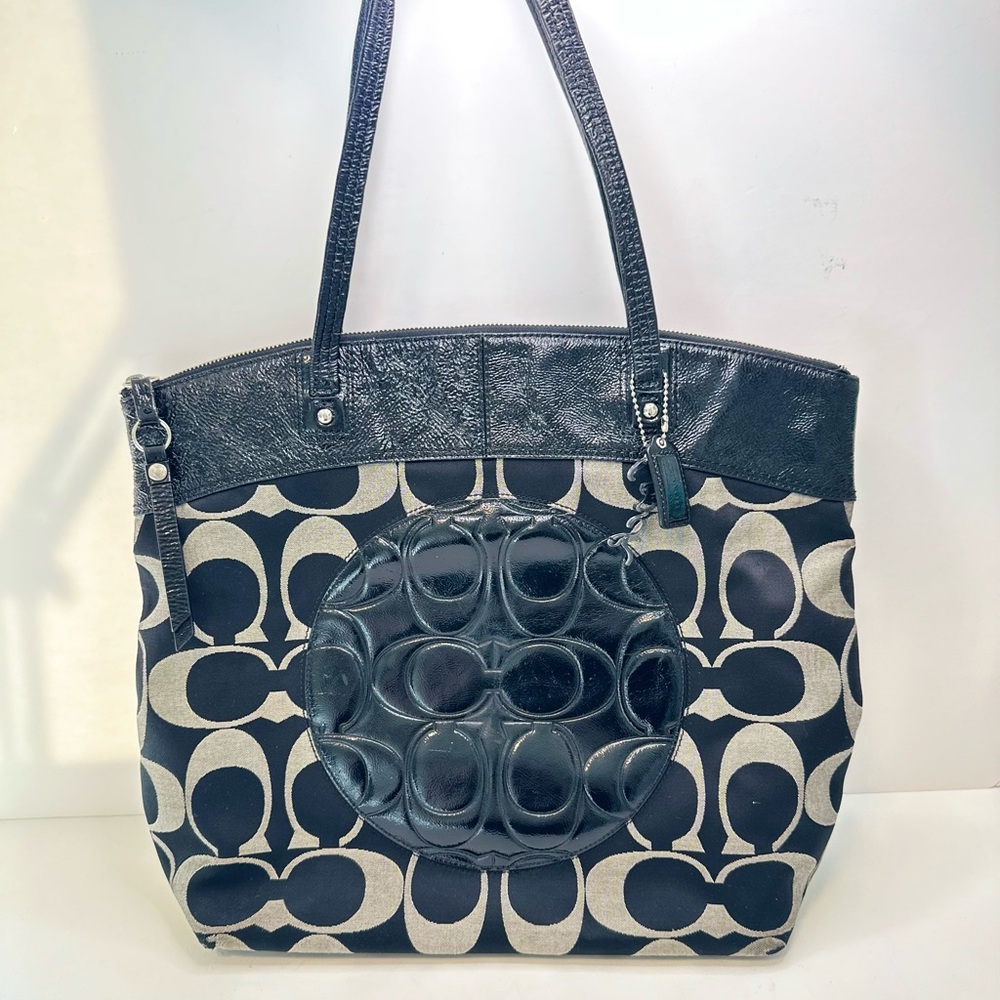 Coach Laura Signature Tote Bag – Black/Gray Canvas with Patent Leather Trim - Picture 3 of 12